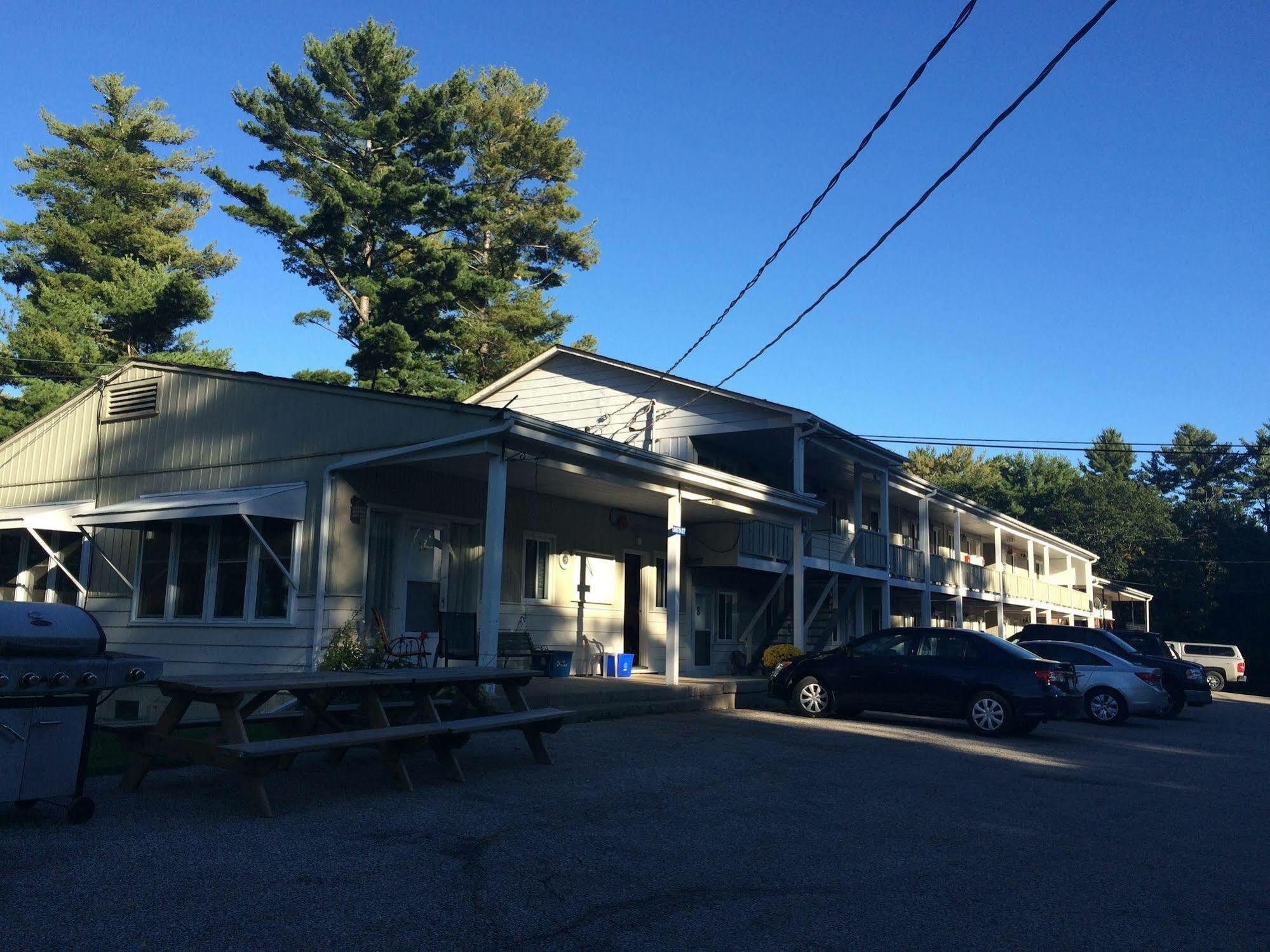 Pinedale Inn Gravenhurst Exterior foto